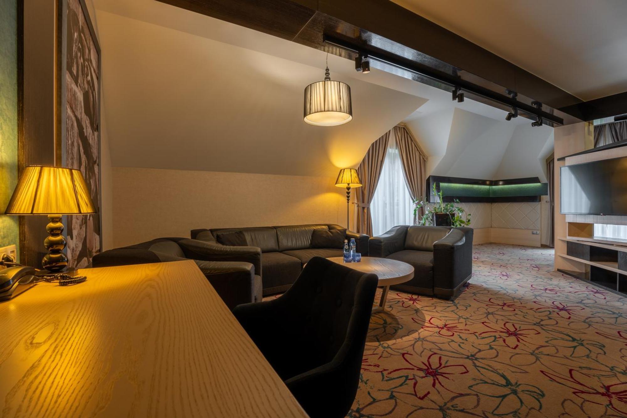 Hotel & Spa Czarny Gron Rzyki Dış mekan fotoğraf