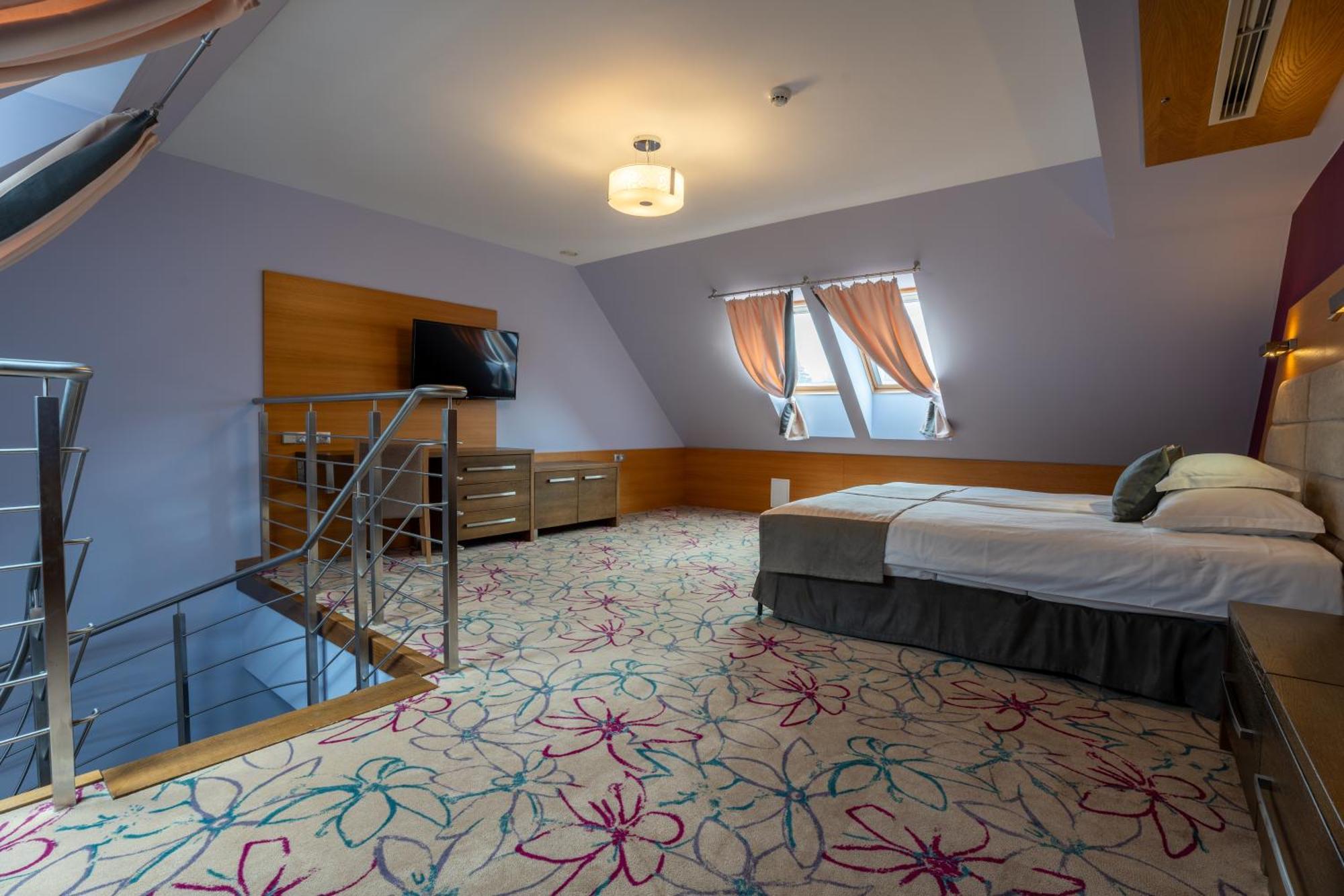 Hotel & Spa Czarny Gron Rzyki Dış mekan fotoğraf