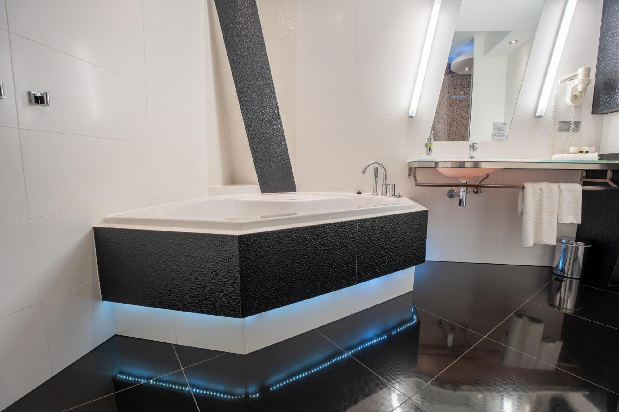 Hotel & Spa Czarny Gron Rzyki Dış mekan fotoğraf