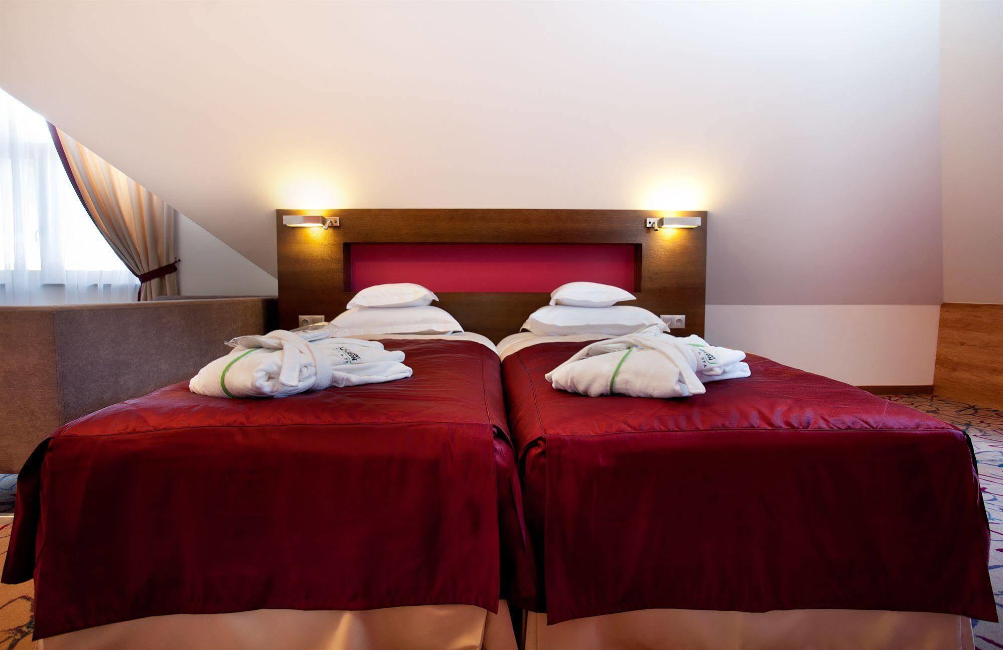 Hotel & Spa Czarny Gron Rzyki Dış mekan fotoğraf