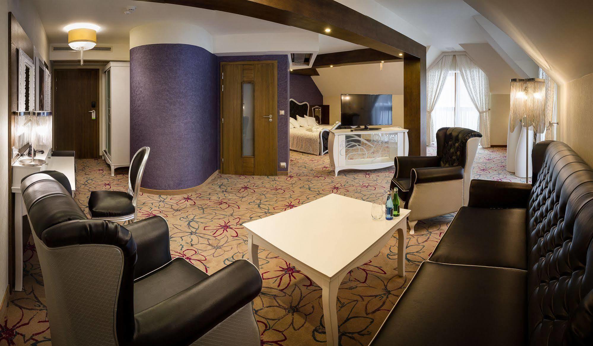 Hotel & Spa Czarny Gron Rzyki Dış mekan fotoğraf