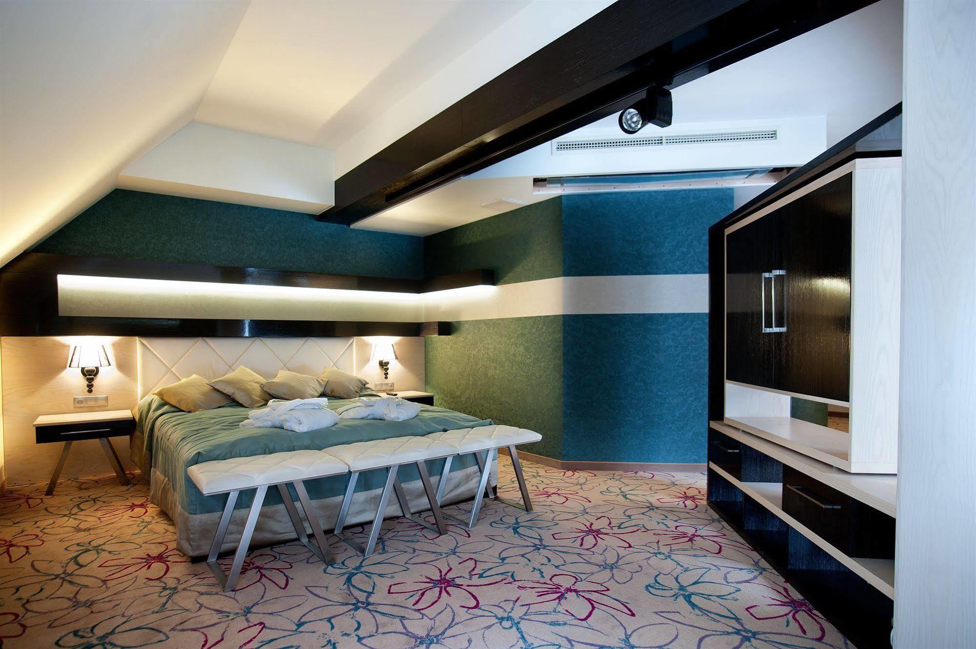 Hotel & Spa Czarny Gron Rzyki Dış mekan fotoğraf